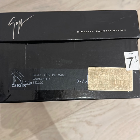 Giuseppe Zanotti suede heels - Picture 6 of 6